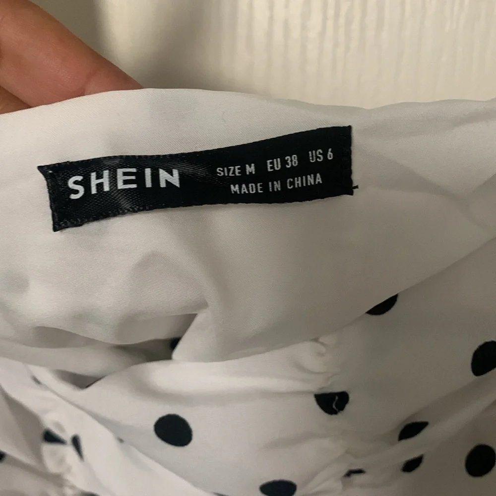 Size M SHEIN Ruched women’s Top sexy summer wear weather blouse polka dots used - Picture 14 of 14